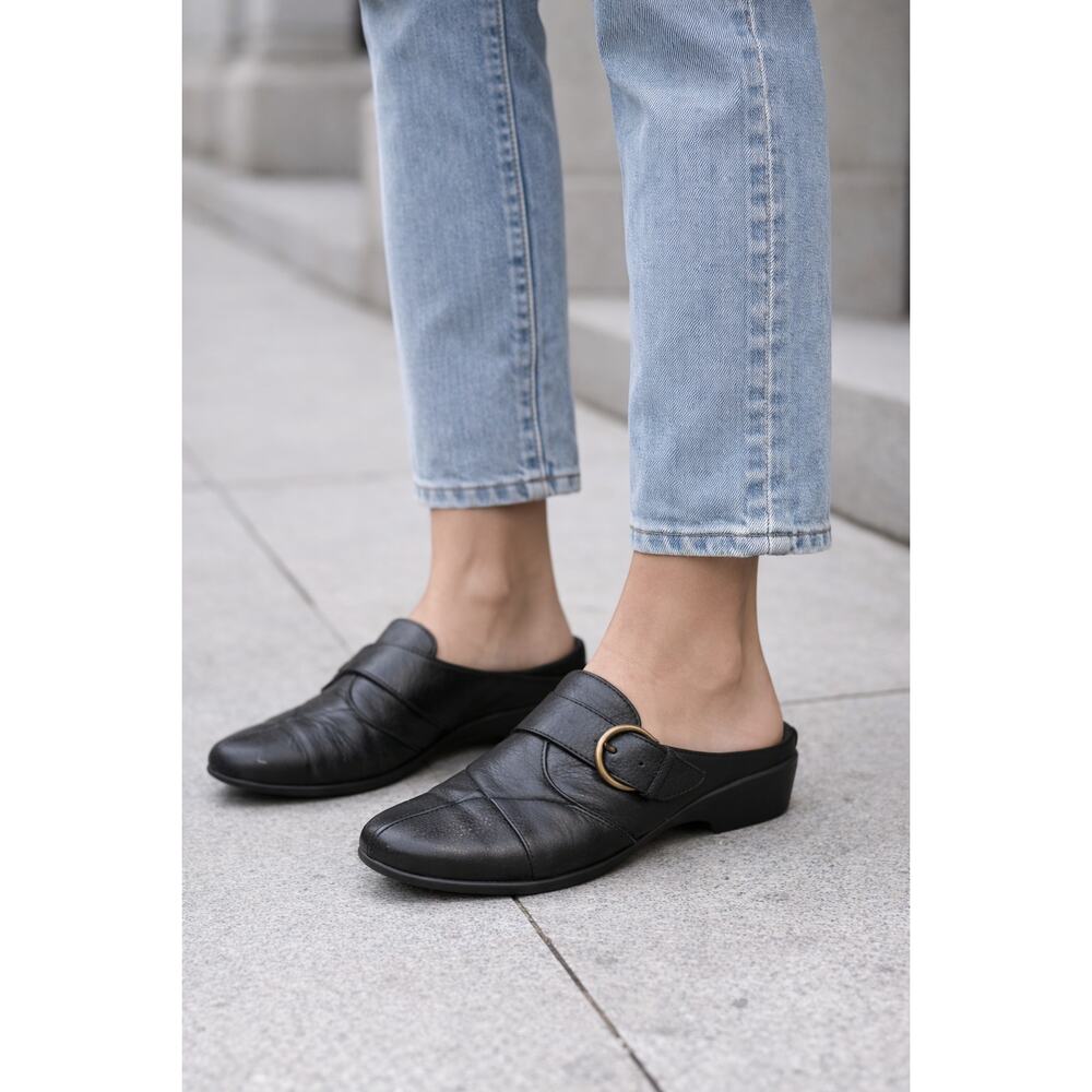 Clarks Artisan Black Leather Mule Clogs Size 6M Comfort Slip On